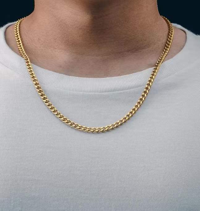 Bold Curb Chain in Sterling Silver Plated in 18k Gold