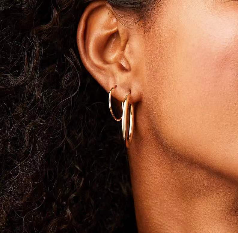 Medium Round Tube Hoop Earring in 14k Gold, 3mm