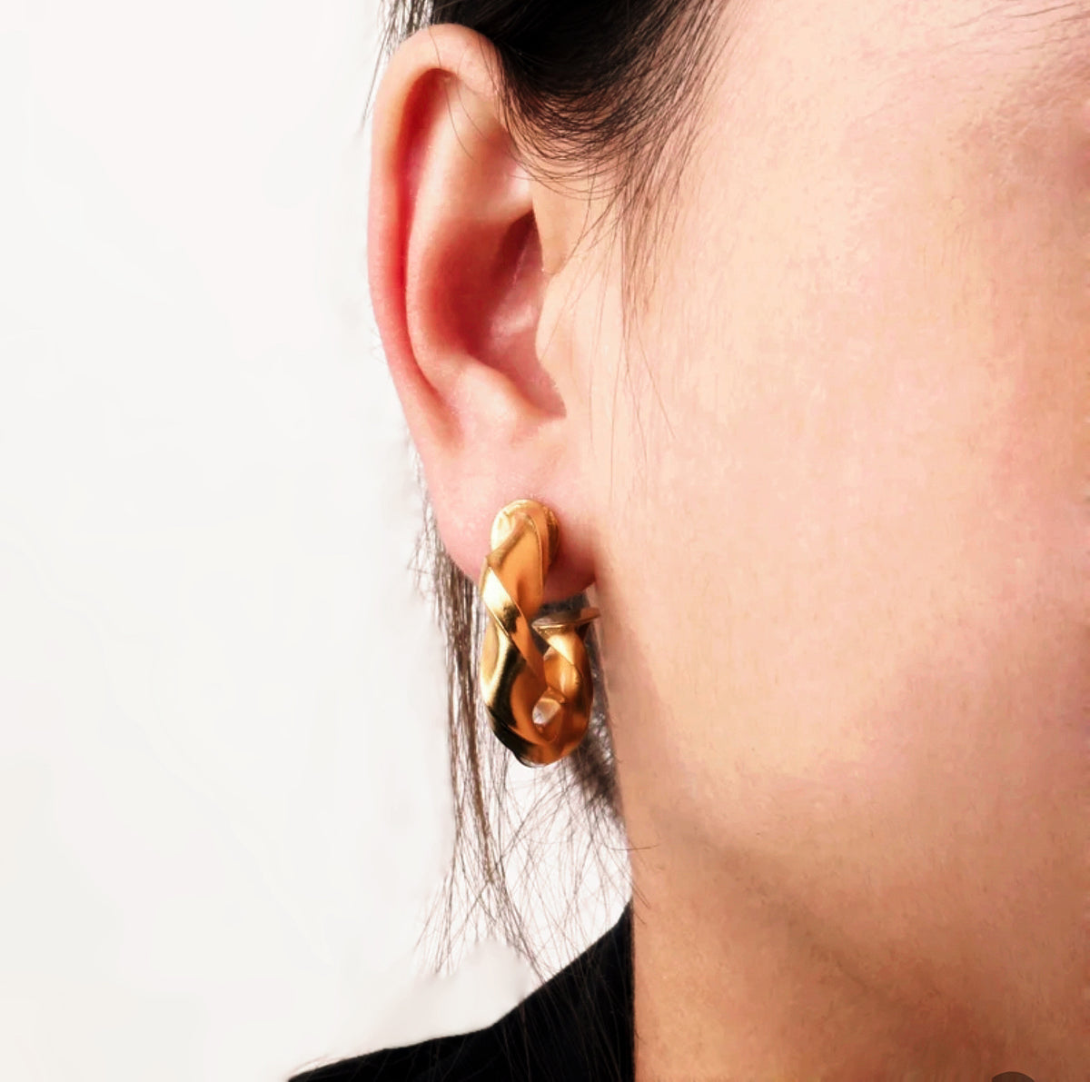 Twisted Hoop Earring in 14K Gold