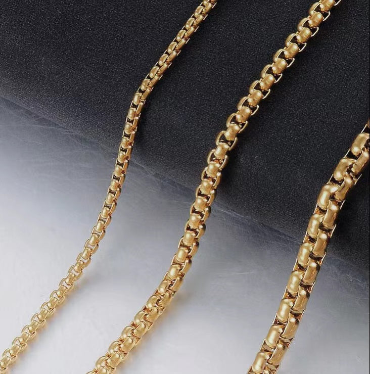 Small Solid Box Chain Necklace in 10K Gold, 1.7mm