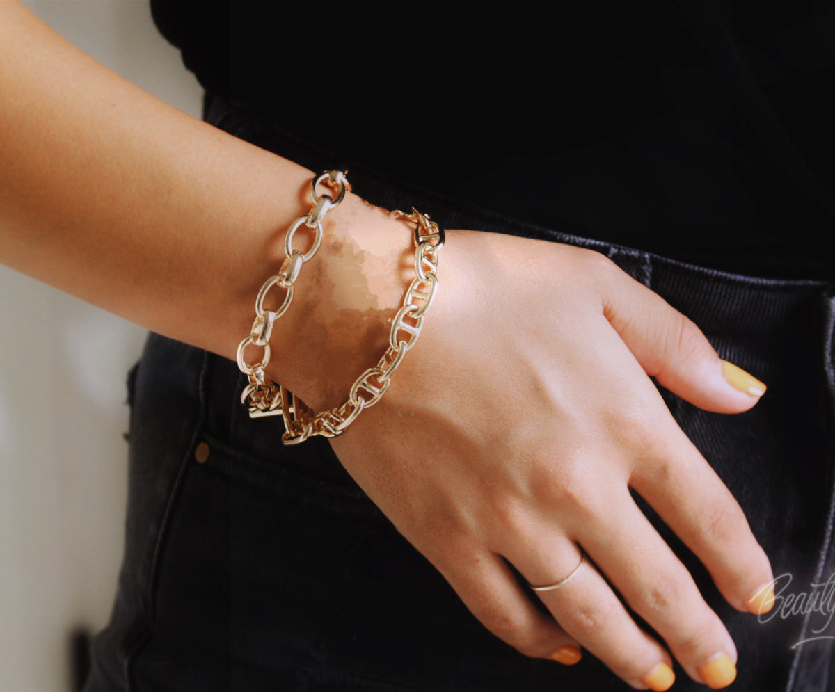 Hollow Bold Oval Link Bracelet in 10K Gold-Yellow