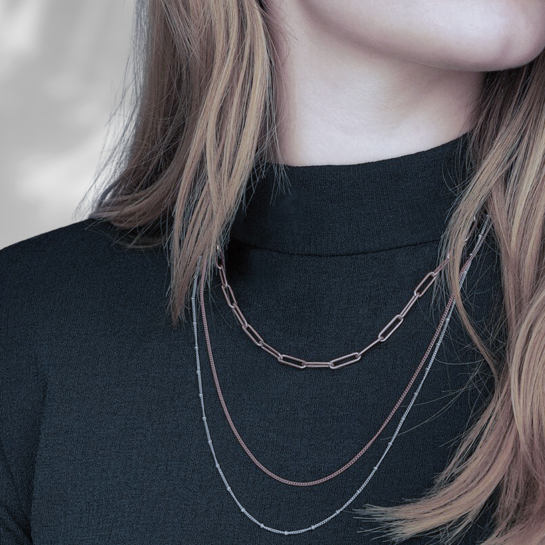 Thin Curb Link Necklace in 18K Gold